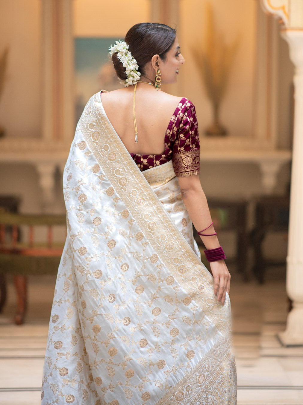 Hira White Banarasi Silk Saree With Amazing Blouse Piece