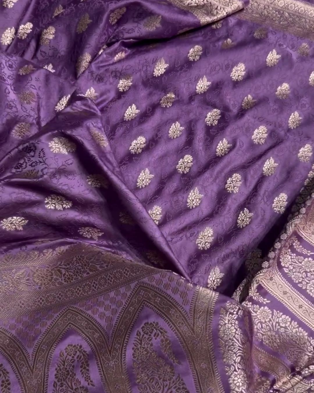 Ityaa - Lavender Bloom – Satin Silk Saree with Silver Zari Weaving