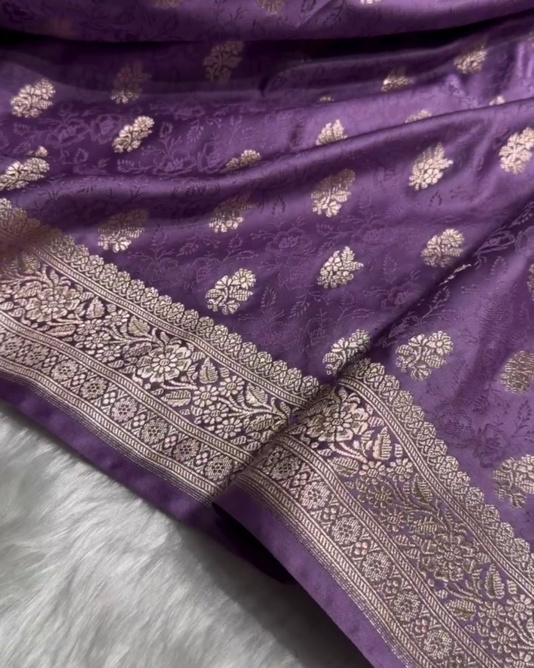 Ityaa - Lavender Bloom – Satin Silk Saree with Silver Zari Weaving