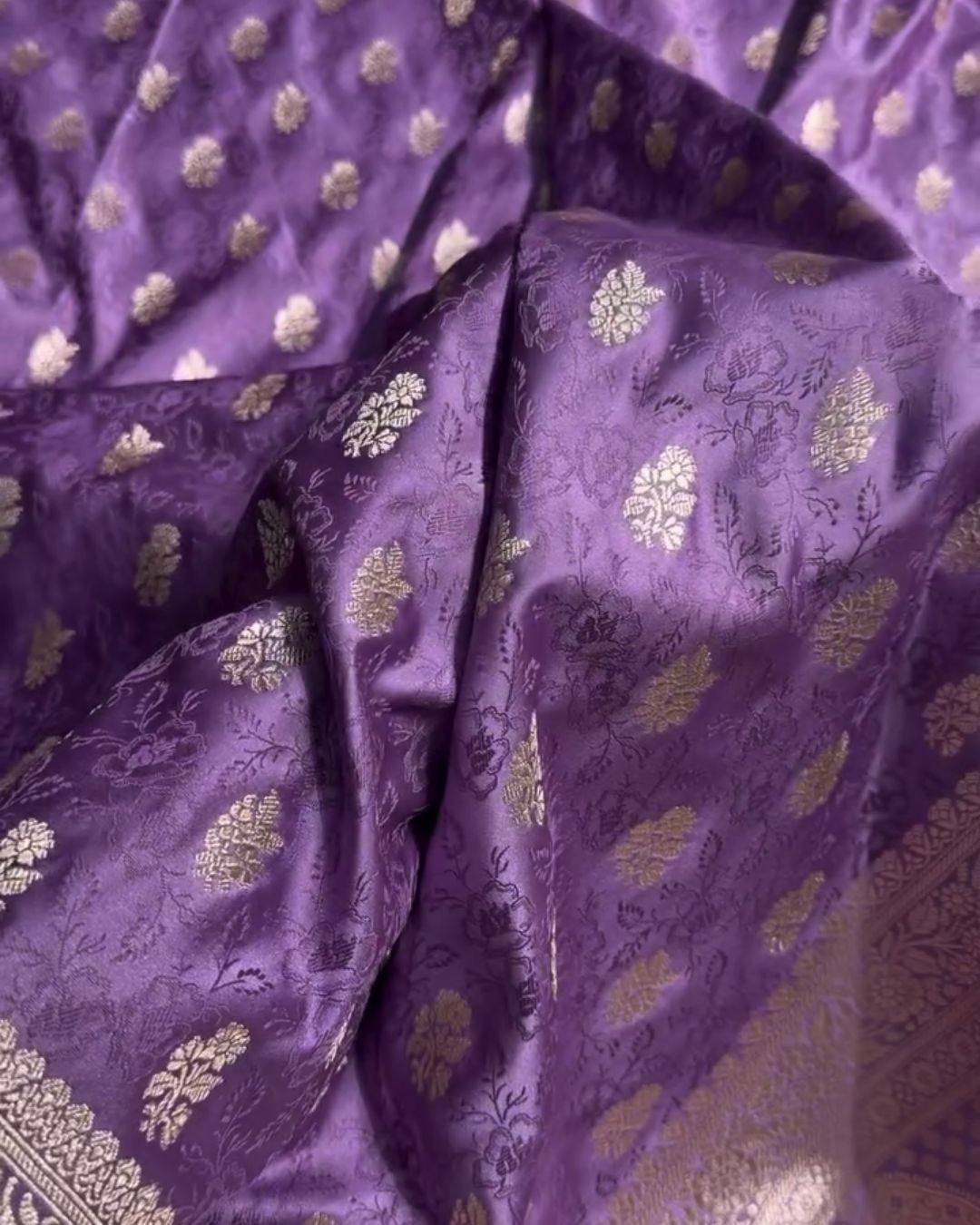 Ityaa - Lavender Bloom – Satin Silk Saree with Silver Zari Weaving