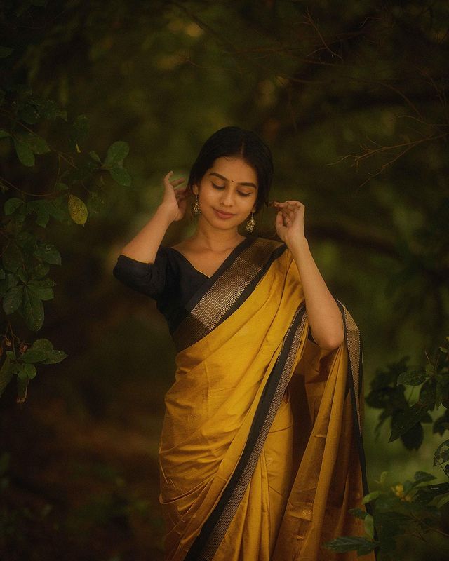 Elegant Yellow-Black Soft Banarasi Silk Saree with Intricate Jacquard Work and Rich Border-RITIKA