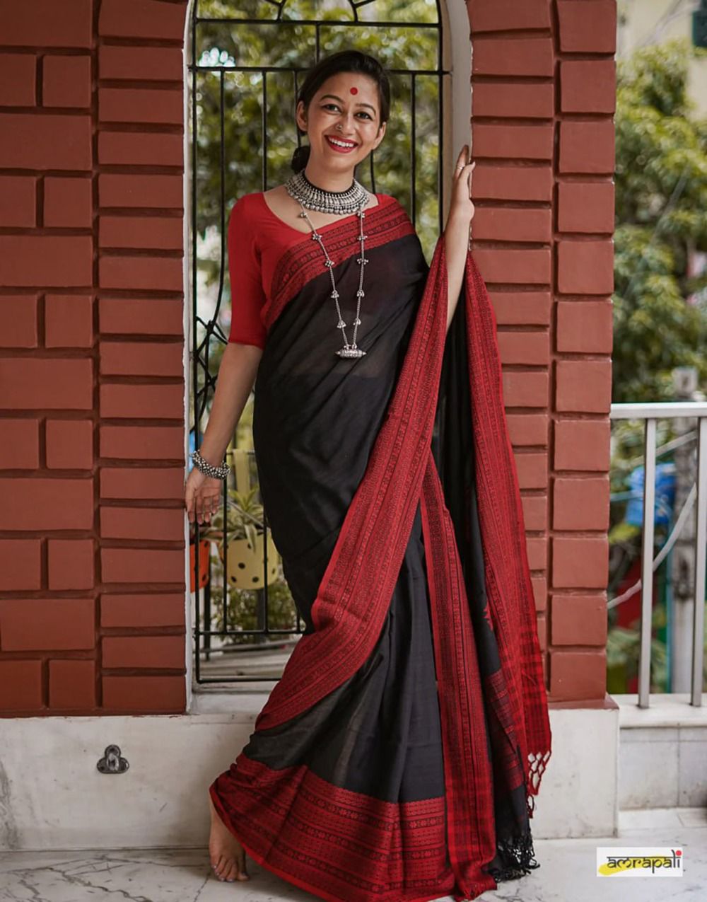 Elite Linen BlackRed Border Soft Linen Slub Saree With Optimal Blouse