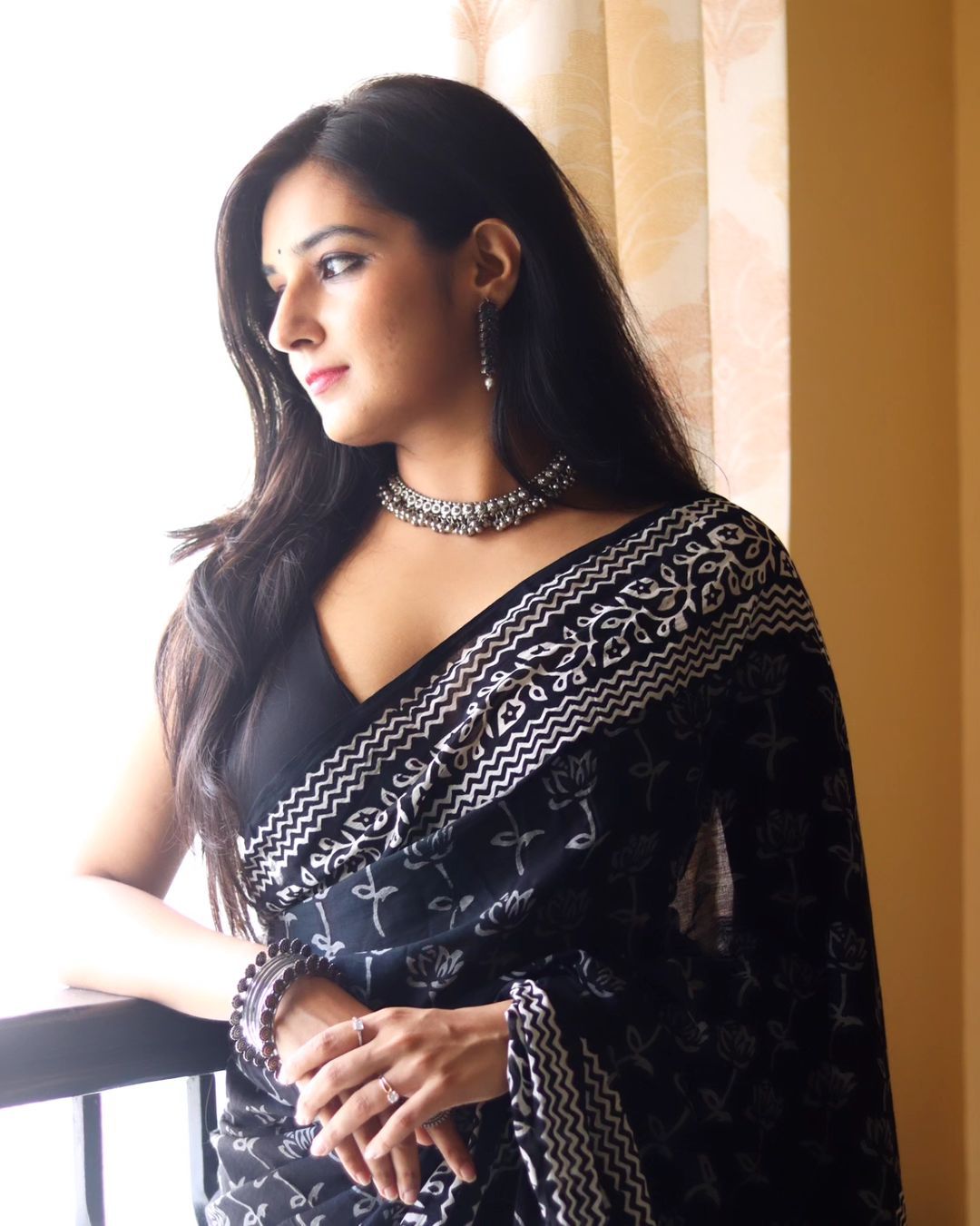 Midnight Noir Chikankari Cotton Saree with Thread Embroidery