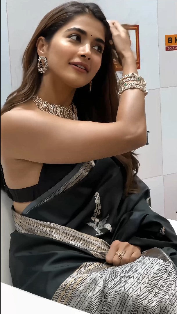 Pooja Hegde Banarasi Noir Blossom Saree | Zariknyaa