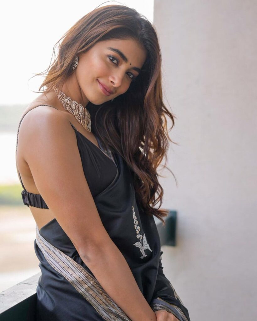 Pooja Hegde Banarasi Noir Blossom Saree | Zariknyaa