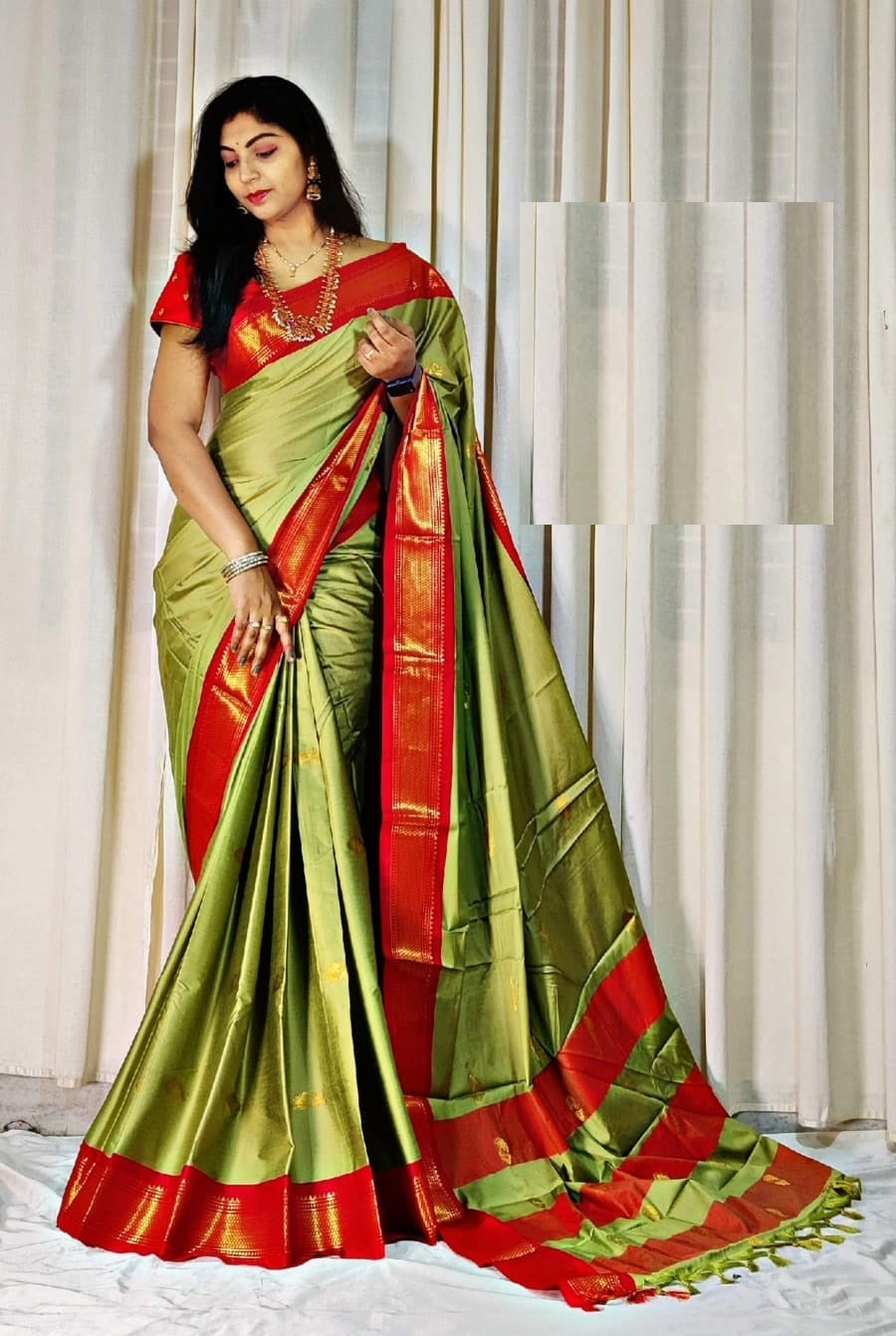 Heer Pista-Red Cotton Silk Saree