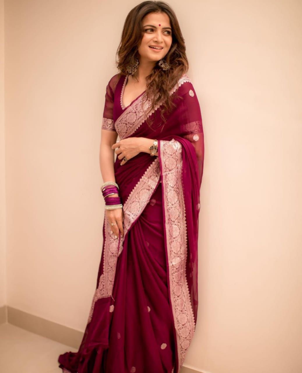 Beauteous Maroon Soft Silk Saree With especial Blouse Attached