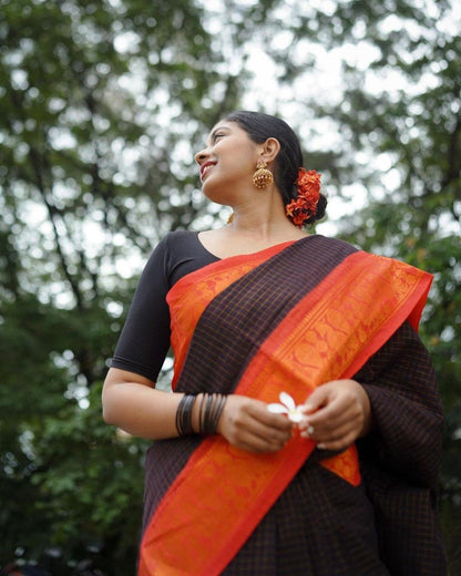 Pure Zari Richa Black-red Coloured Kanchipuram Silk Saree With Mesmorising Blouse