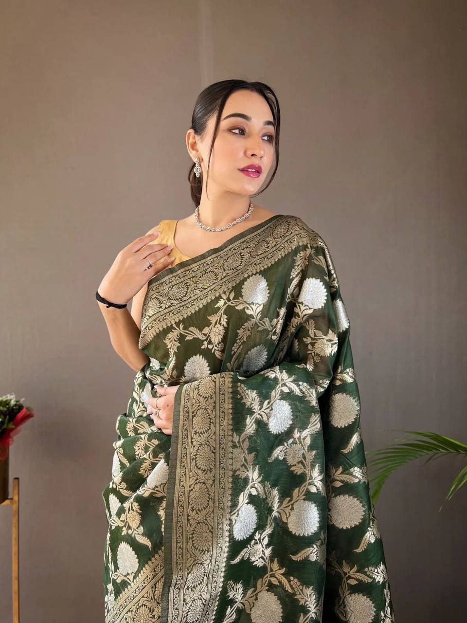 Orvi Green Soft Banarasi Silk Saree With Imaginative Blouse Piece