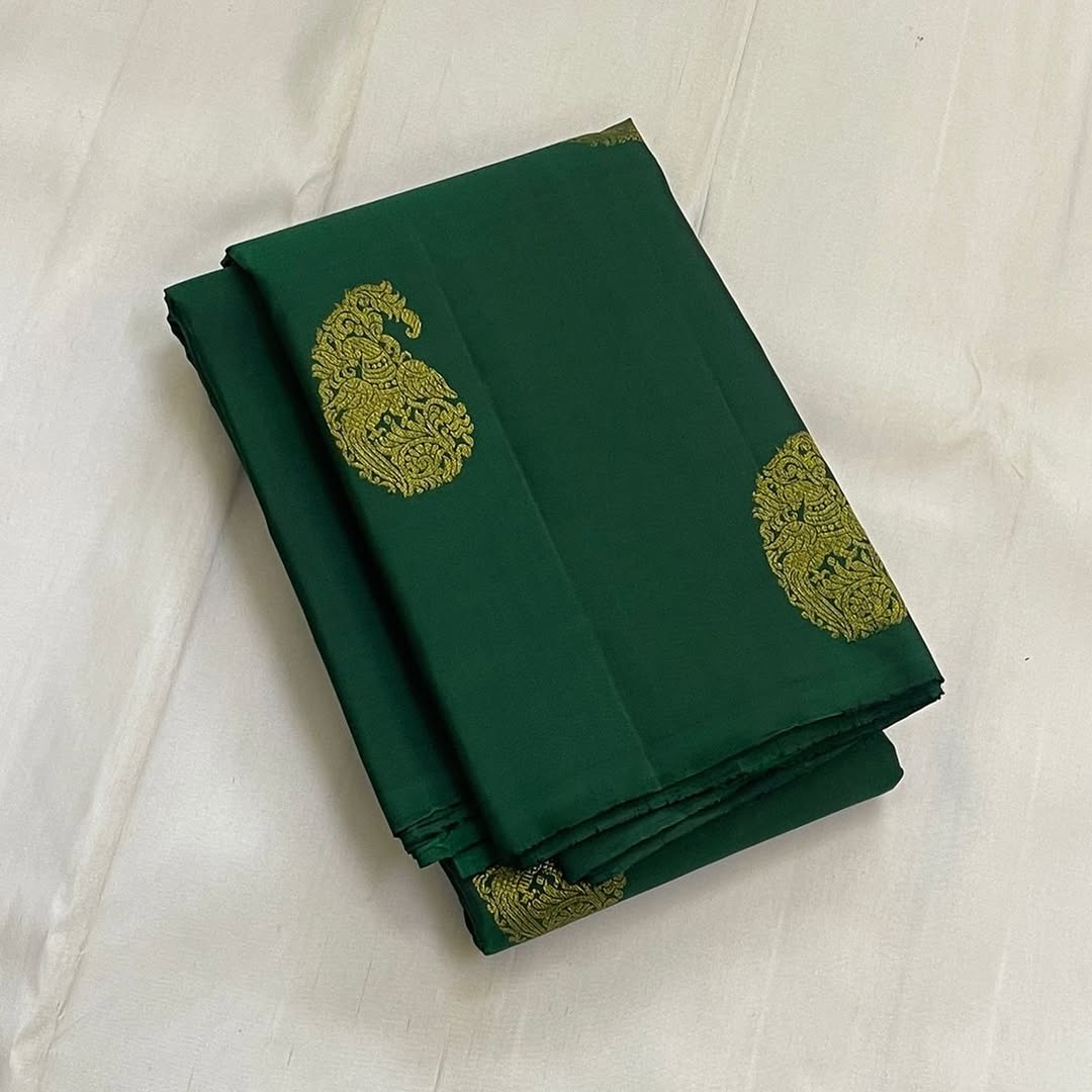 Renuka – Emerald Green Banarasi Soft Silk Saree with Royal Paisley Zari &amp; Grand Pallu