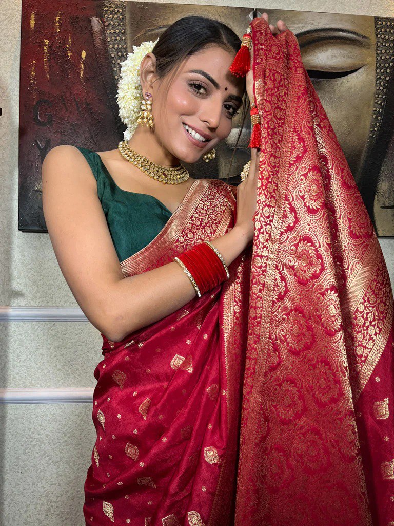 Moisey Red Banarasi Silk Saree With Amazing Blouse Piece