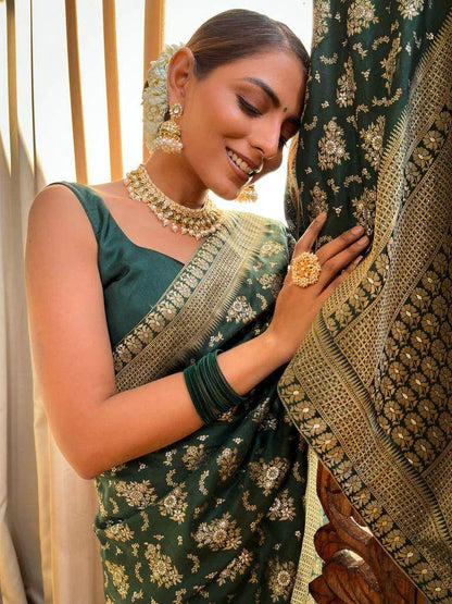 Jamsa Green Banarasi Silk Saree With Attractive Blouse Piece