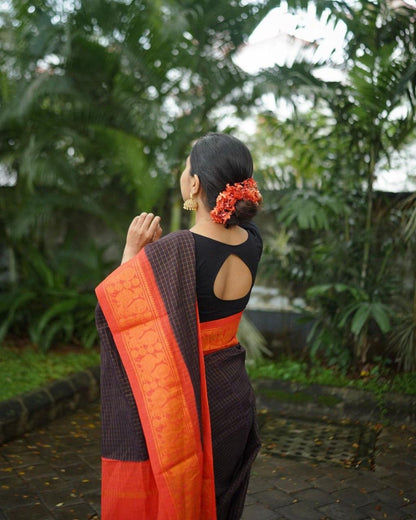 Pure Zari Richa Black-red Coloured Kanchipuram Silk Saree With Mesmorising Blouse