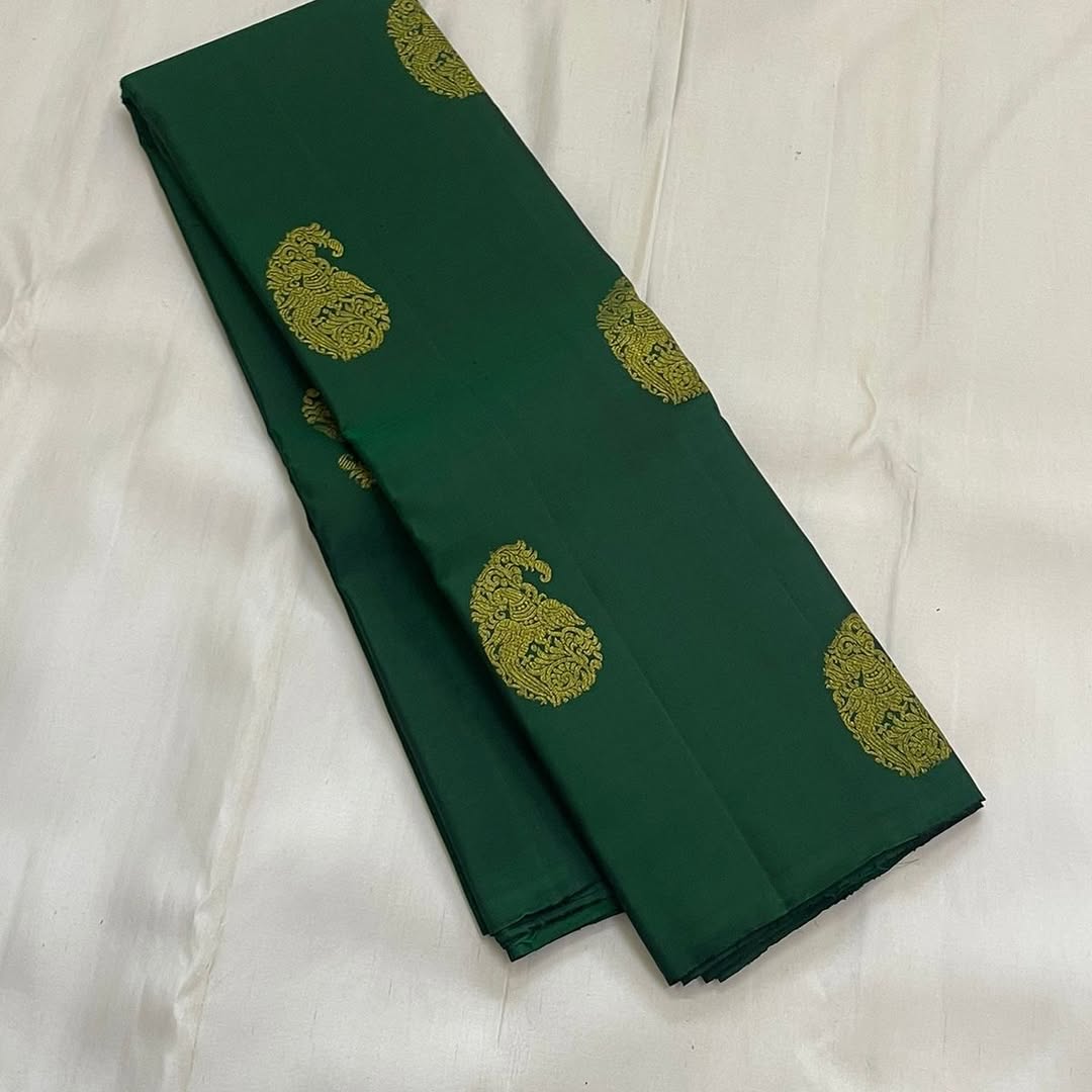 Renuka – Emerald Green Banarasi Soft Silk Saree with Royal Paisley Zari &amp; Grand Pallu
