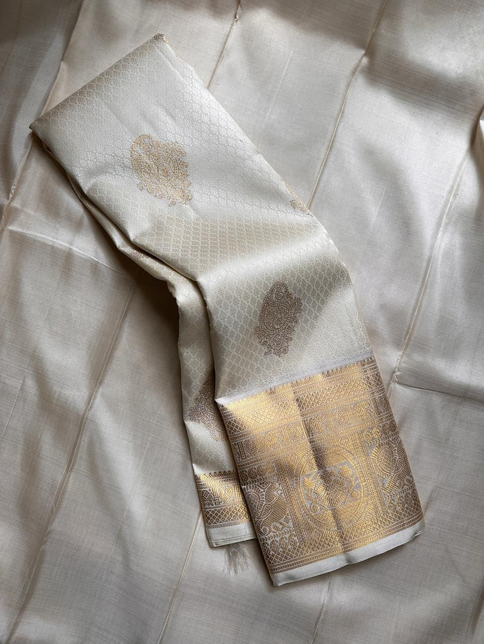 Dakshayani – Off White Banarasi Soft Silk Saree with Gold Zari Butti &amp; Grand Border