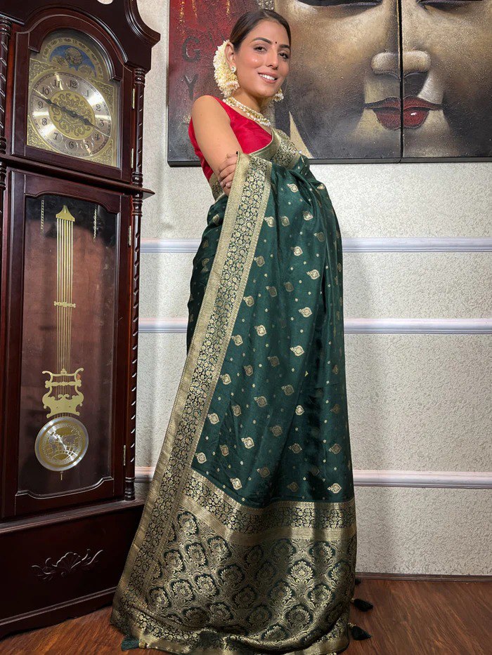 Moisey Green Banarasi Silk Saree With Amazing Blouse Piece