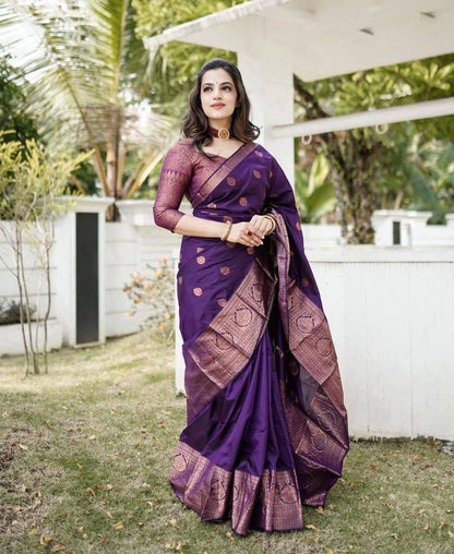 Krishnuri Butti Banarasi SIlk Saree With Nouveau Attached Blouse