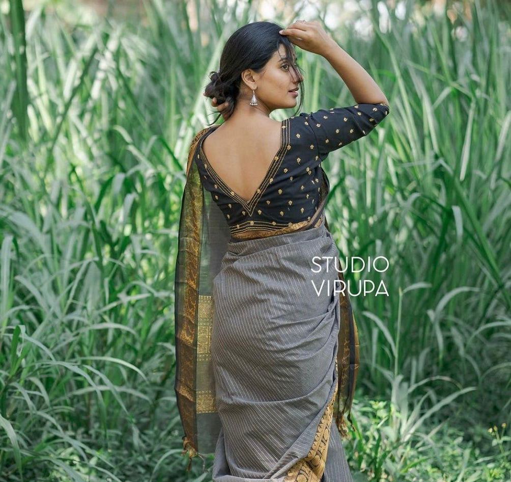 Vinjyaa Greychex Banarasi Silk Saree WIth Fabulouse Blouse Piece