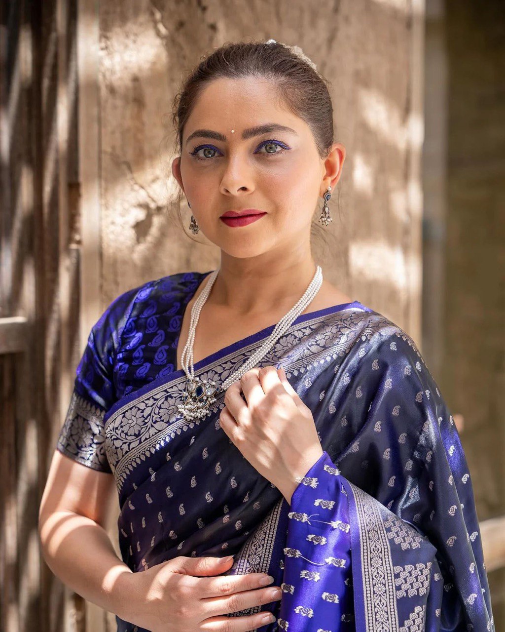 Hansoya Blue Banarasi Silk Saree WIth Beautiful Blouse Piece