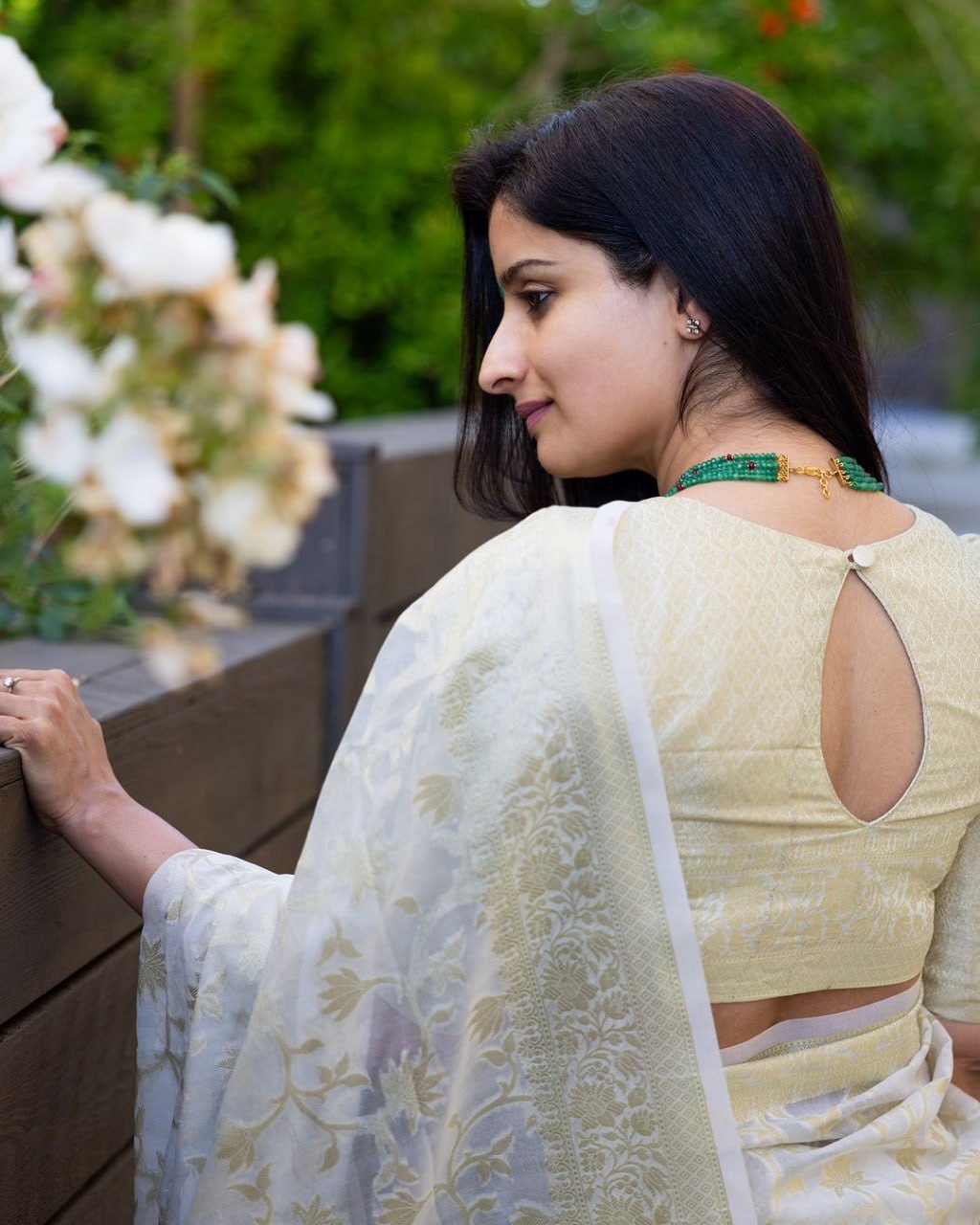 Effervescent White Golden Zari Designed Soft Banarasi Silk Saree With Elision Blouse Piece