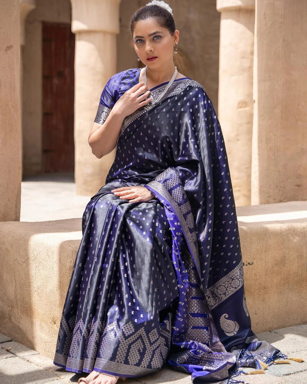 Hansoya Blue Banarasi Silk Saree WIth Beautiful Blouse Piece