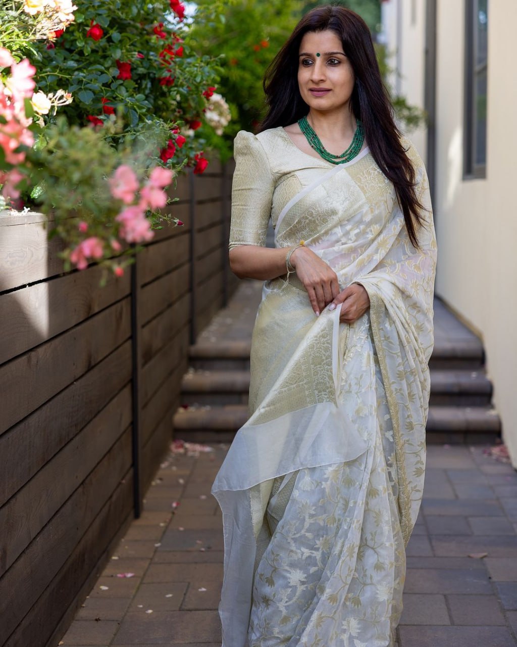 Effervescent White Golden Zari Designed Soft Banarasi Silk Saree With Elision Blouse Piece