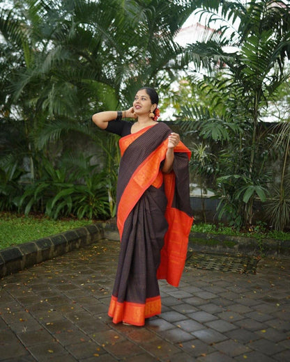 Pure Zari Richa Black-red Coloured Kanchipuram Silk Saree With Mesmorising Blouse