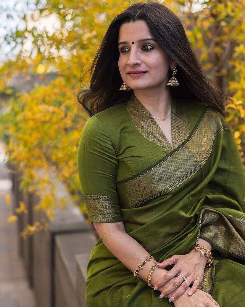 Beauteous Pistachio Green Soft Cotton Silk Saree With especial Blouse Attached