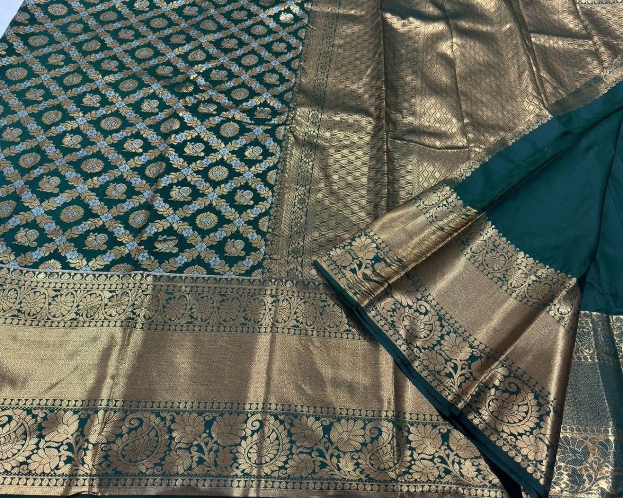 Emerald Green Banarasi Silk Saree With Elegant Blouse