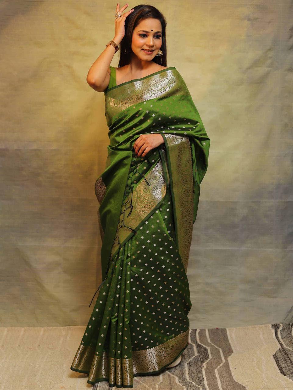 Majestic Green Splendo Banarasi Silk Saree WIth Fabulouse Blouse Piece