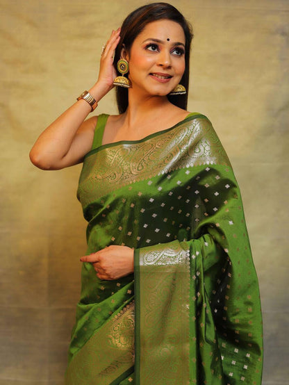 Majestic Green Splendo Banarasi Silk Saree WIth Fabulouse Blouse Piece