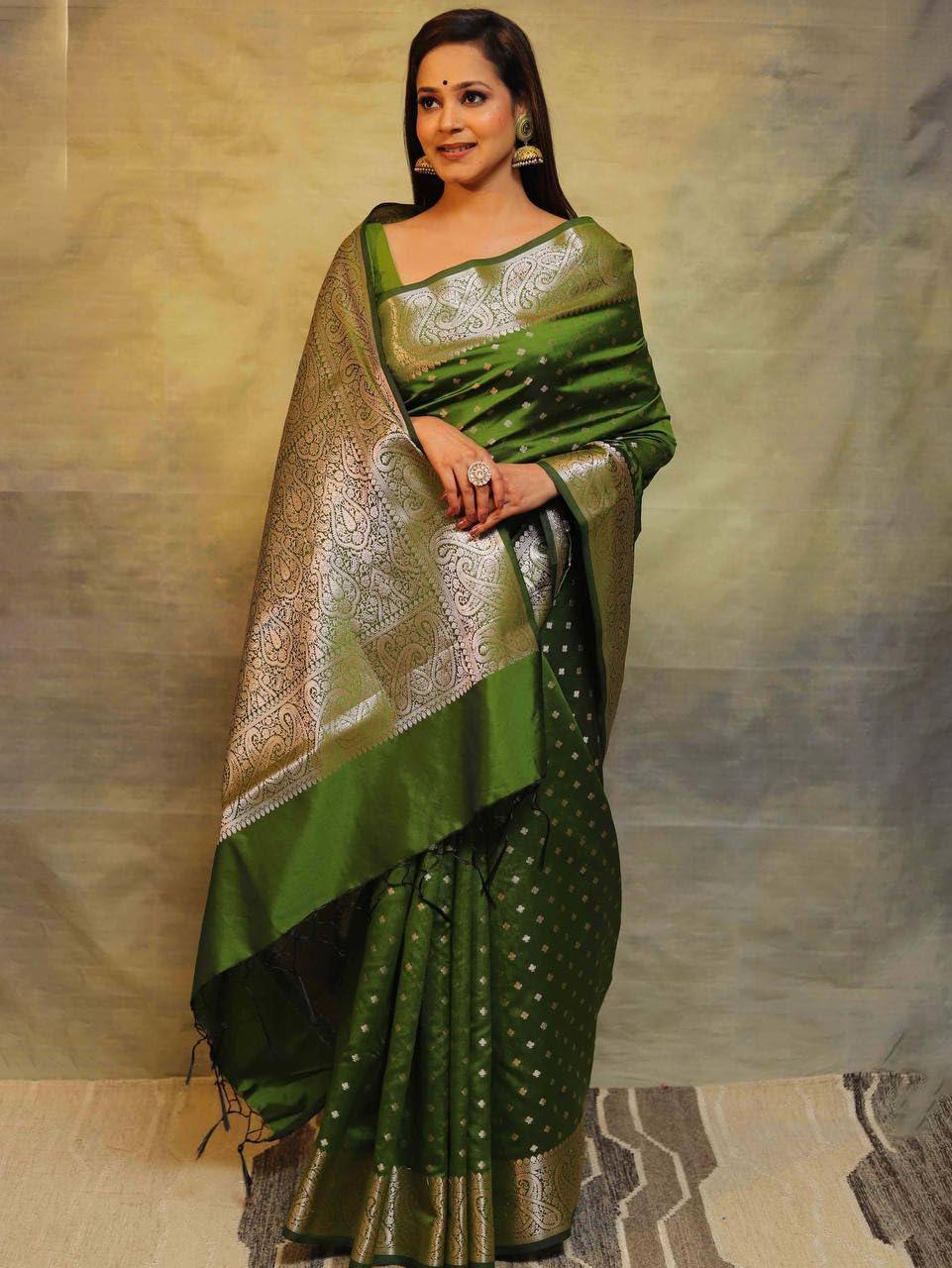 Majestic Green Splendo Banarasi Silk Saree WIth Fabulouse Blouse Piece