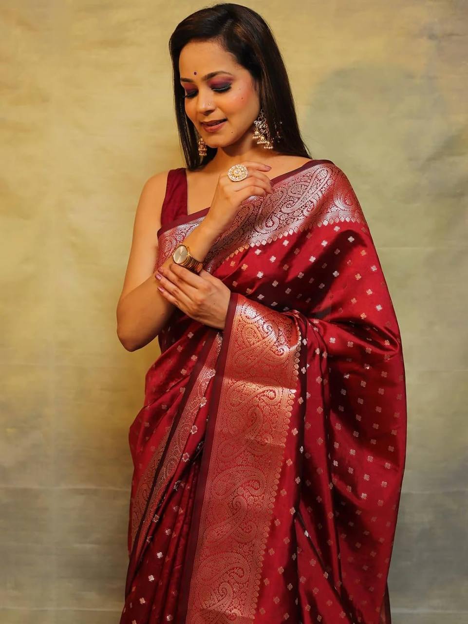 Majestic Maroon Splendo Banarasi Silk Saree WIth Fabulouse Blouse Piece