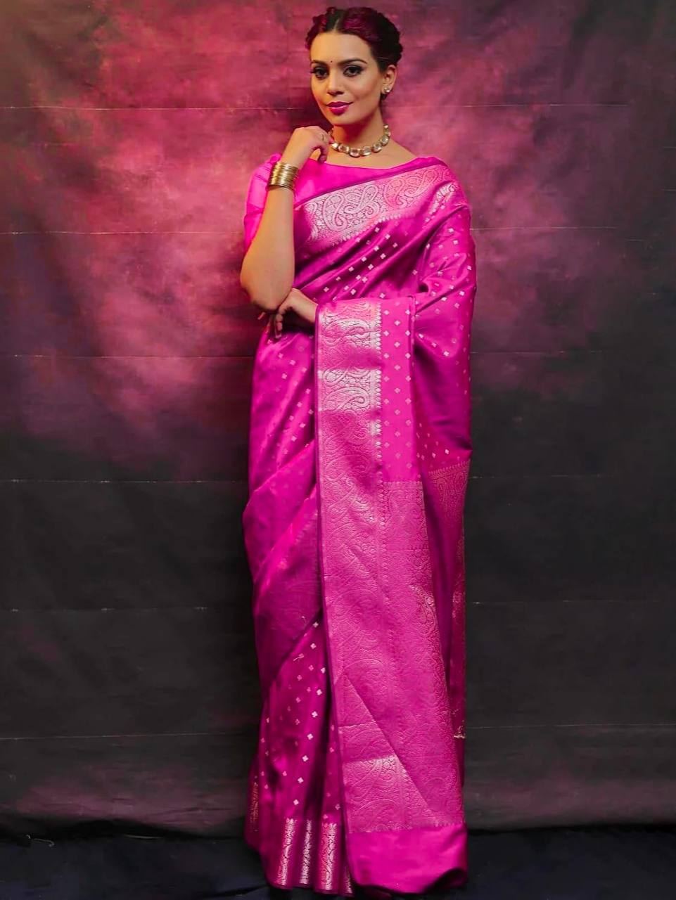 Majestic Pink Splendo Banarasi Silk Saree WIth Fabulouse Blouse Piece