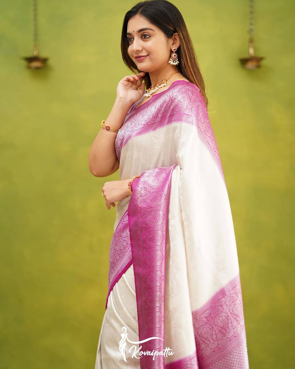 kritika Pink and White Banarasi Silk Saree With Fabulous Blouse Piece