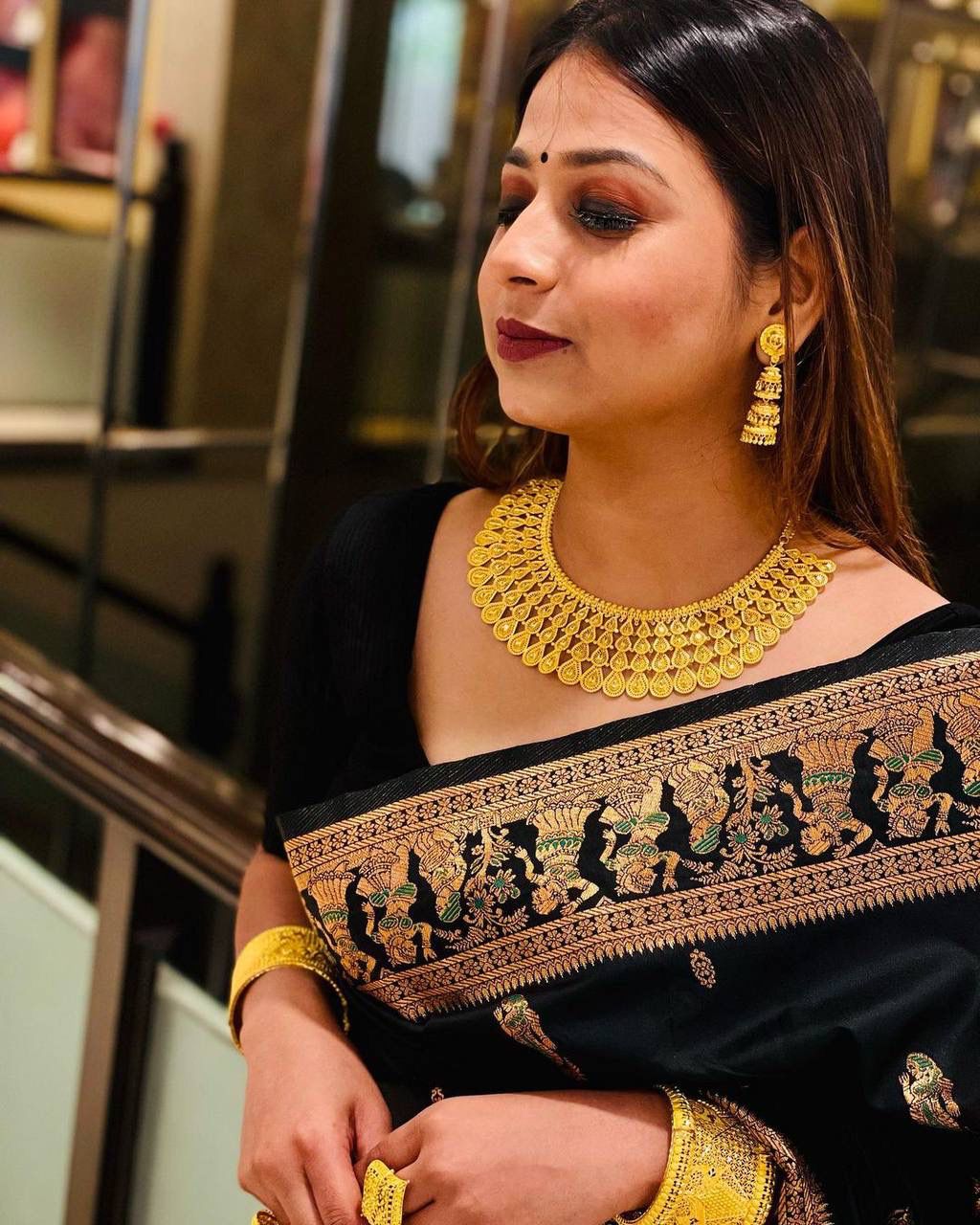 Margo Black Banarasi Silk Saree With Fabulous Blouse Piece