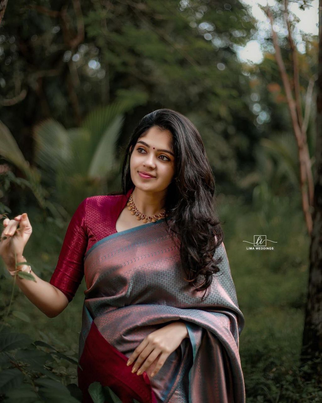 Asha Rose Red Banarasi Silk Saree With Fabulous Blouse Piece