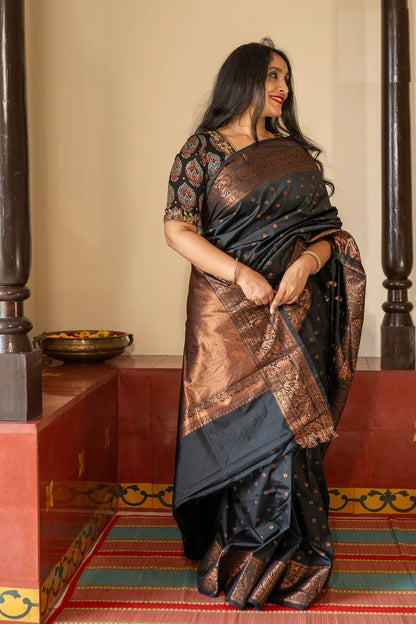 Chaya Black Banarasi Silk Saree WIth Fabulouse Blouse Piece