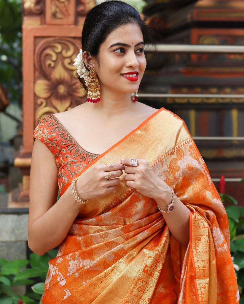 Amber Delight Banarasi Silk Saree WIth Fabulouse Blouse Piece