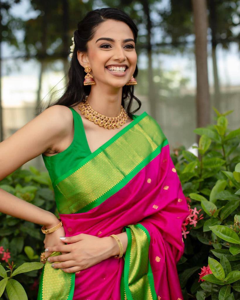 Forest Green Silk Saree WIth Fabulouse Blouse Piece