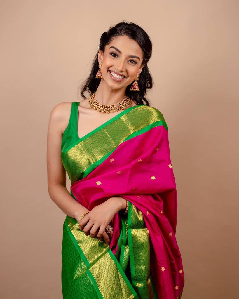 Forest Green Silk Saree WIth Fabulouse Blouse Piece