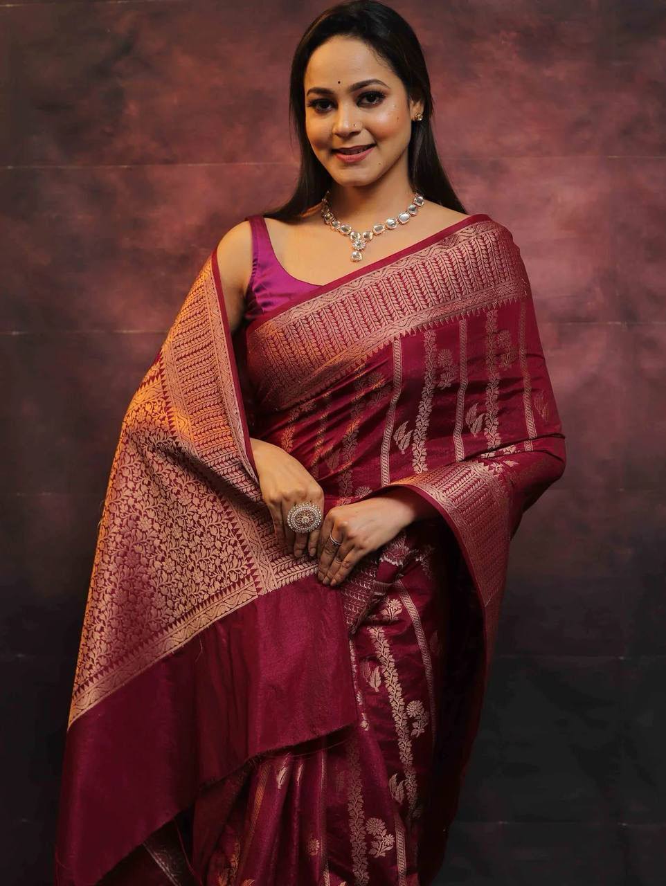 Majestic Maroon Elegance Banarasi Silk Saree WIth Fabulouse Blouse Piece