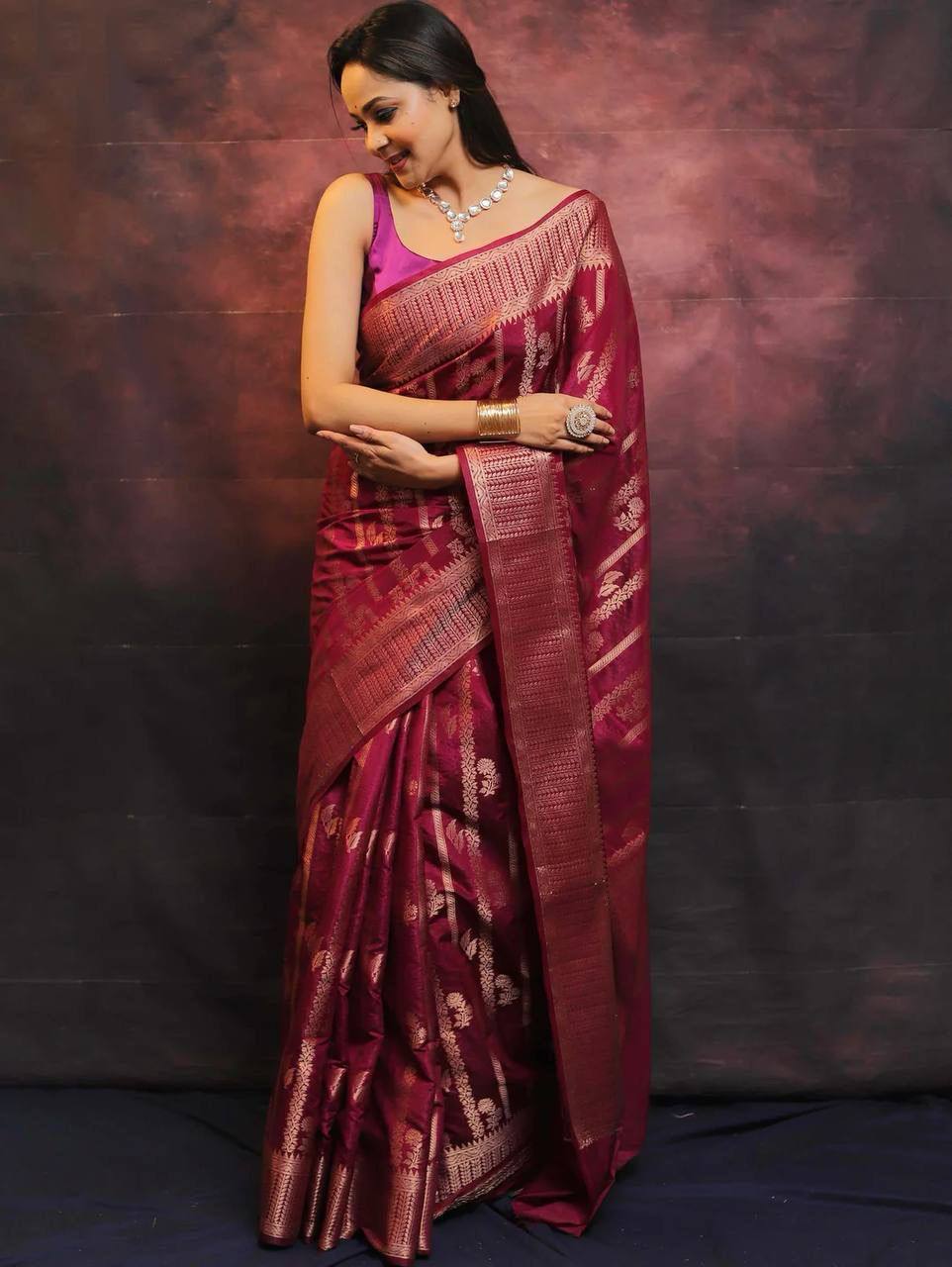 Majestic Maroon Elegance Banarasi Silk Saree WIth Fabulouse Blouse Piece