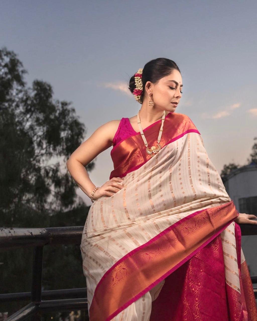 Ivory Elegance Banarasi Silk Saree WIth Fabulouse Blouse Piece