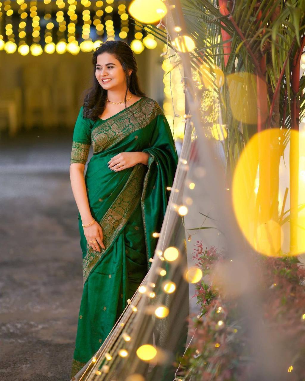 Diamond Green Banarasi Silk Saree WIth Fabulouse Blouse Piece