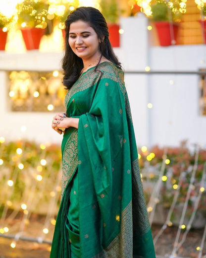 Diamond Green Banarasi Silk Saree WIth Fabulouse Blouse Piece