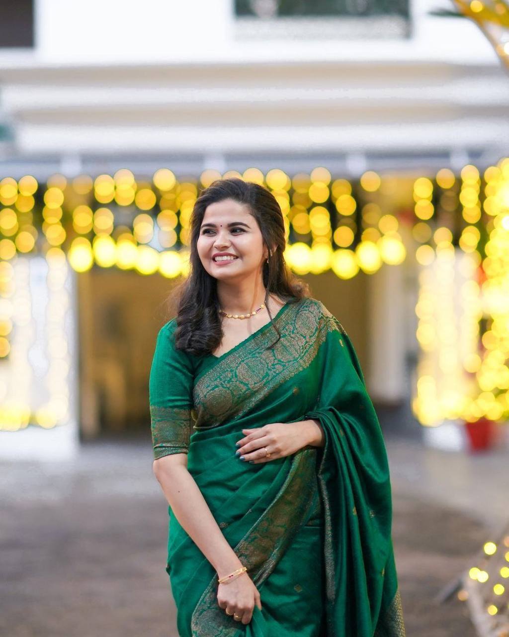 Diamond Green Banarasi Silk Saree WIth Fabulouse Blouse Piece