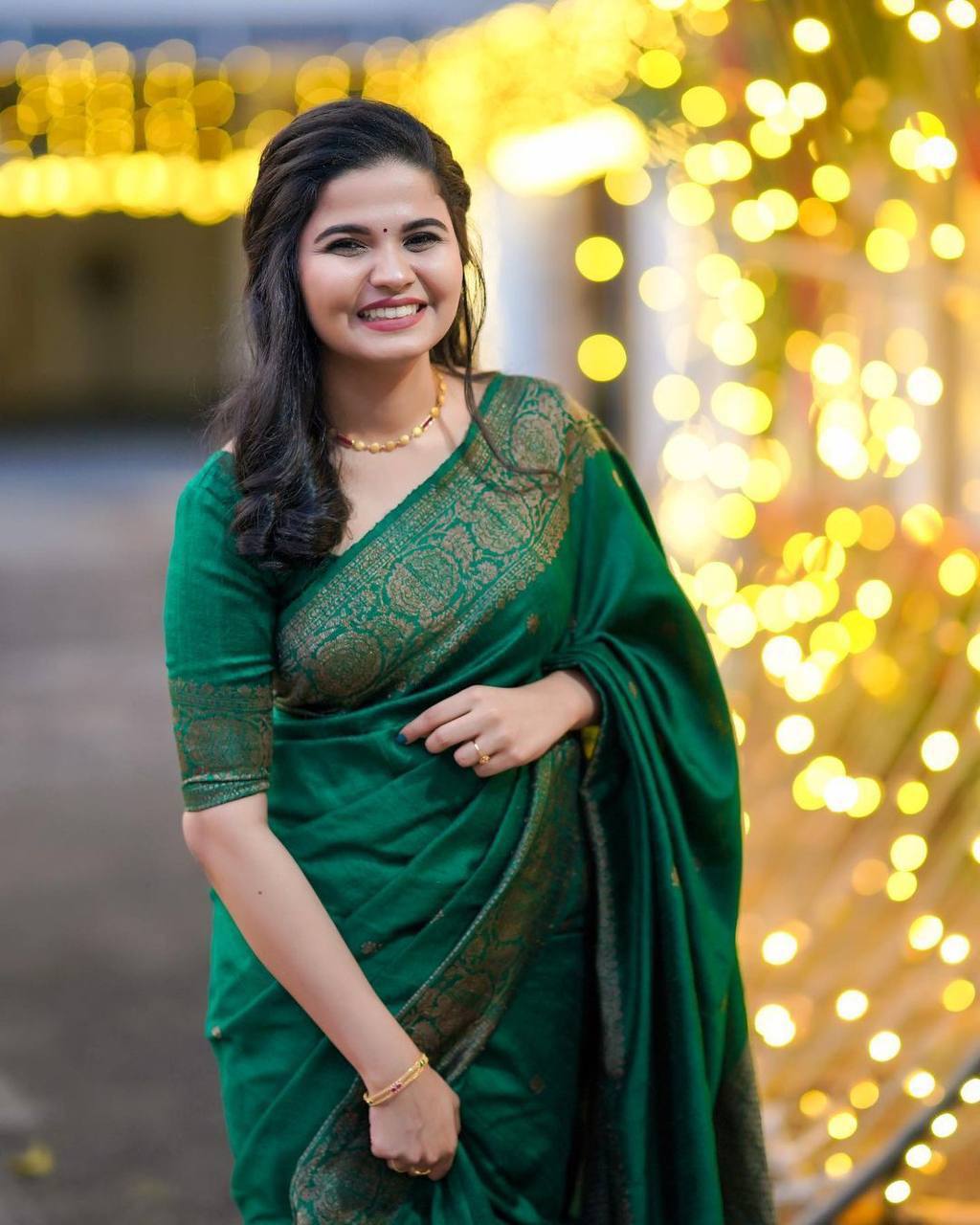 Diamond Green Banarasi Silk Saree WIth Fabulouse Blouse Piece