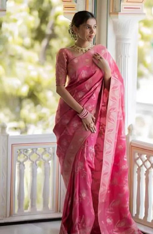 Hema Gajri Banarasi Silk Saree WIth Fabulouse Blouse Piece