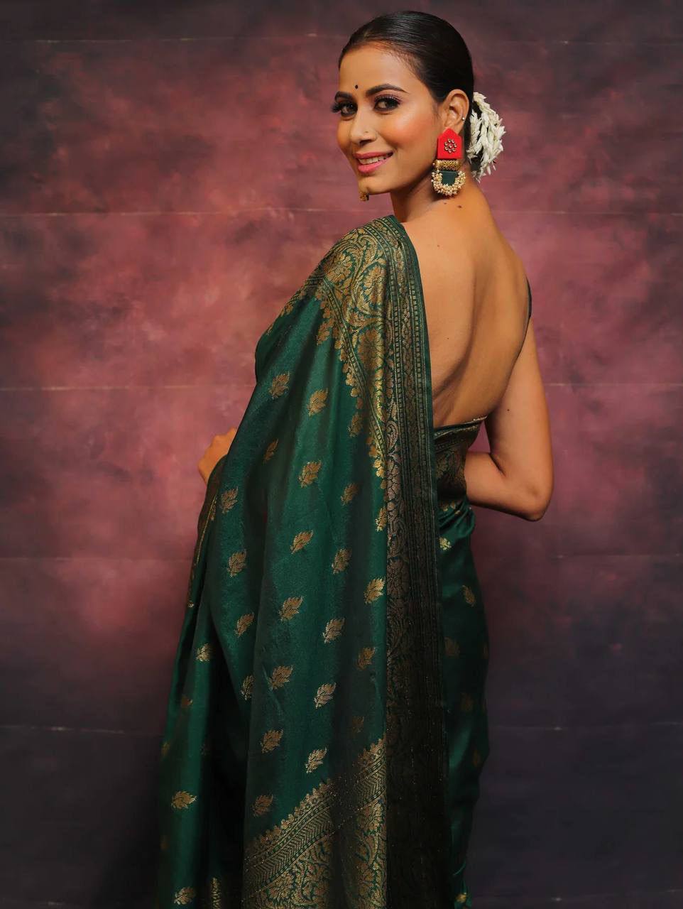 Emerald Grace Green Banarasi Silk Saree WIth Fabulouse Blouse Piece